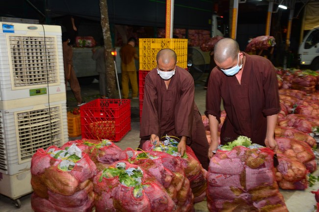 Continuing to support people in need in the Covid-19 pandemic of Hoang Phap Pagoda (series 4)